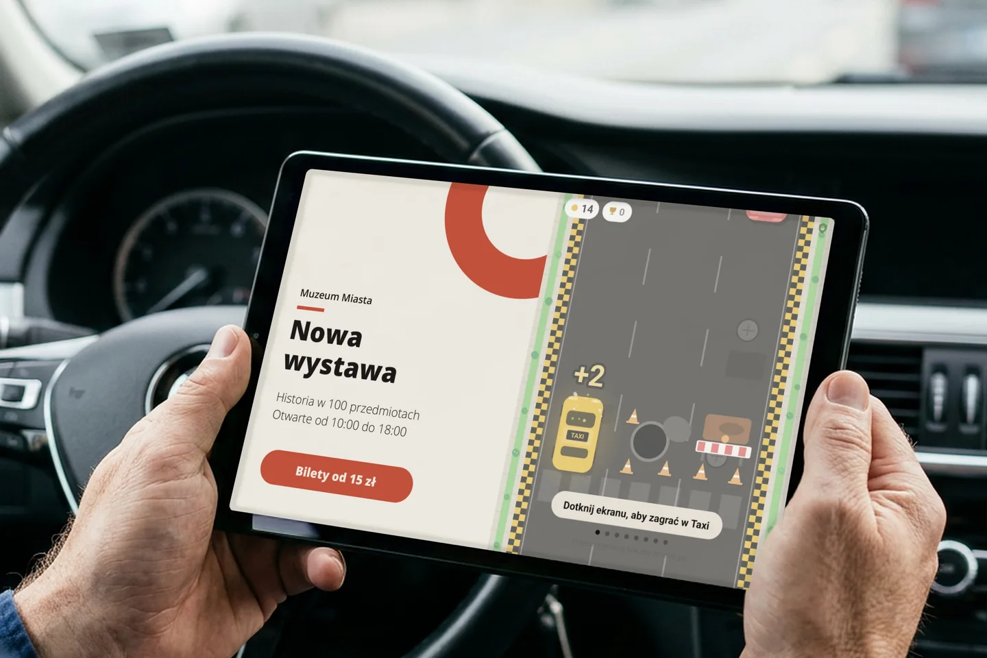 Kierowca trzyma tablet z reklamą muzeum i grą Taxi